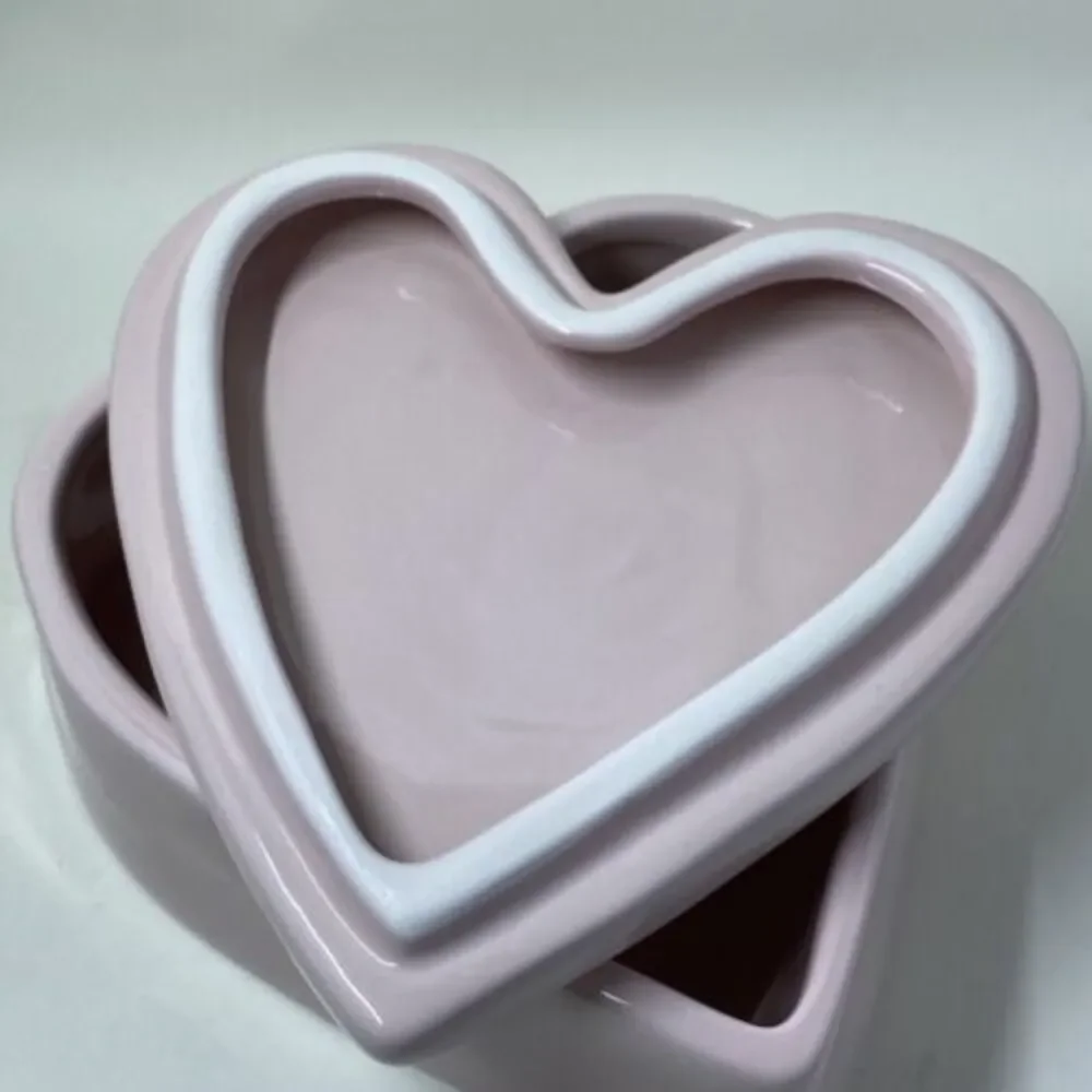 RAE Dunn HELLO PRETTY Ceramic Heart Shaped Box PINK- READ